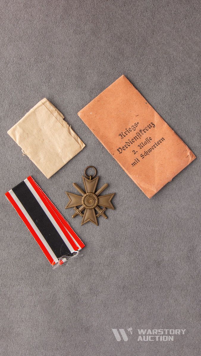  Крест военных заслуг II класса с мечами. Mint Оригинальная упаковочная бумага и упаковка.  Крест военных заслуг II класса с мечами. Mint Оригинальная упаковочная бумага и упаковка. 