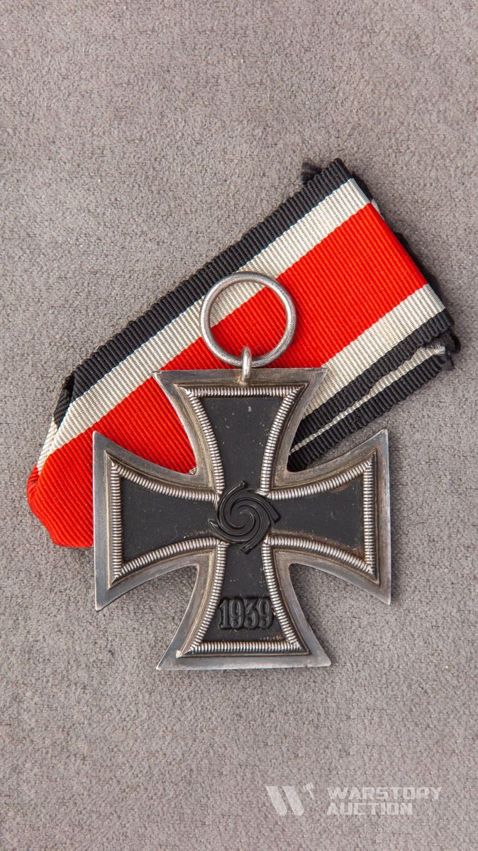 Железный крест 2-го класса 1939 года. Неклейменый вариант производителя E. Ferd. Wiedmann, Frankfurt am Main.