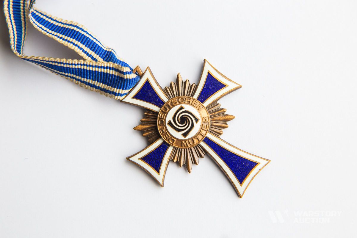 WARSTORY AUCTION - Почётный крест немецкой матери