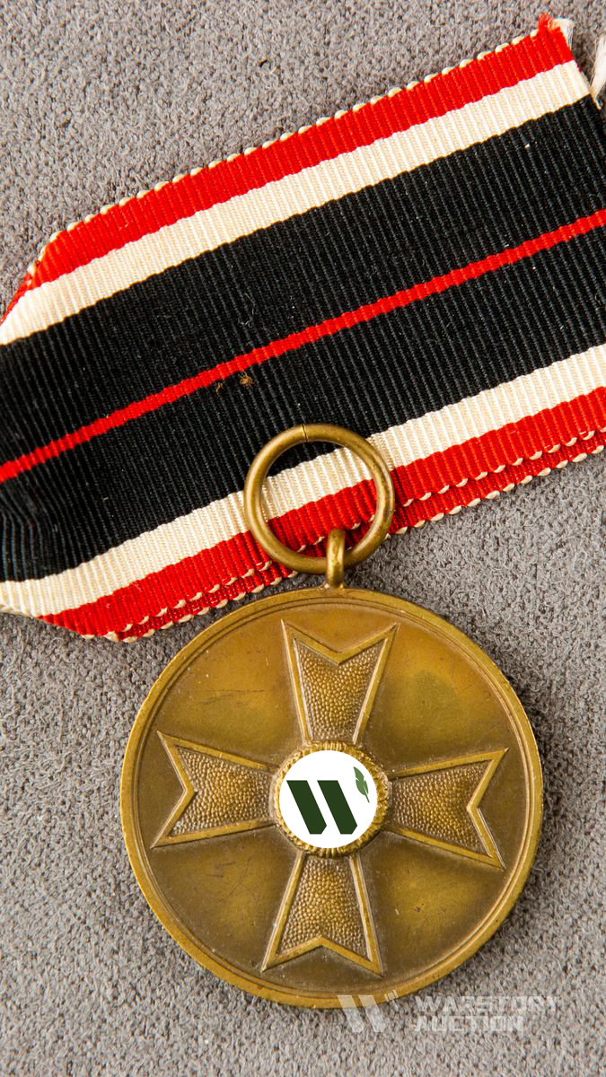 Медаль креста «За военные заслуги» (нем. Kriegsverdienstmedaille).