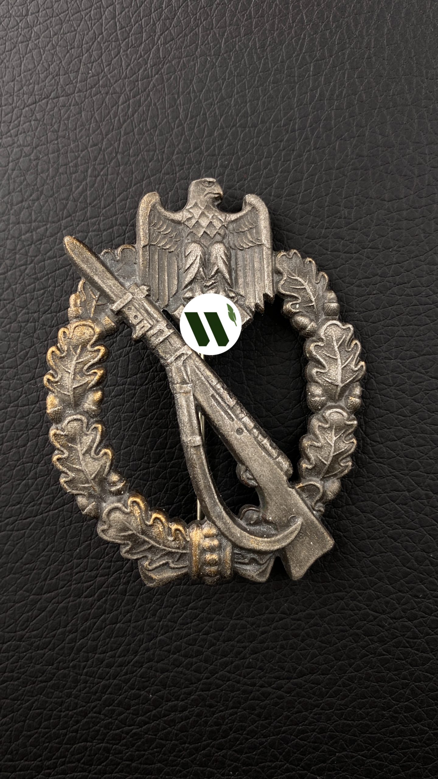Нагрудный штурмовой пехотный знак (нем. Infanterie Sturmabzeichen) в бронзе.