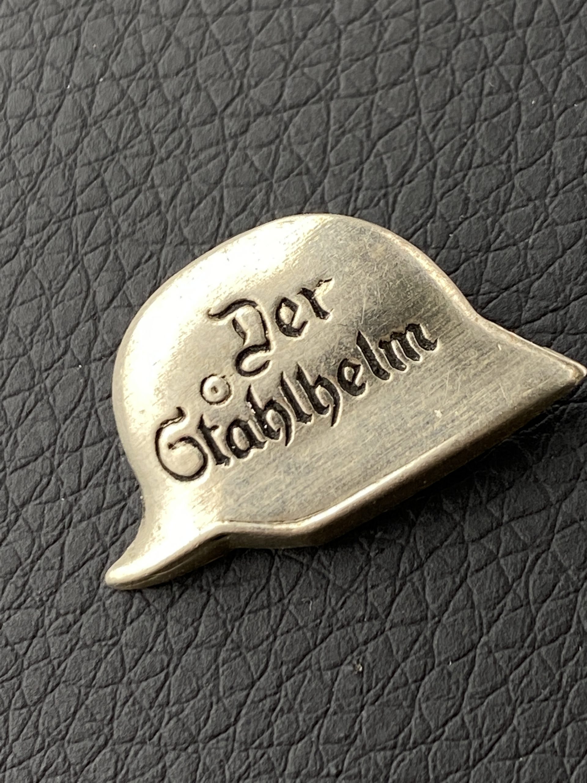 Членский знак Союза Стального шлема (нем. «Stahlhelm»).