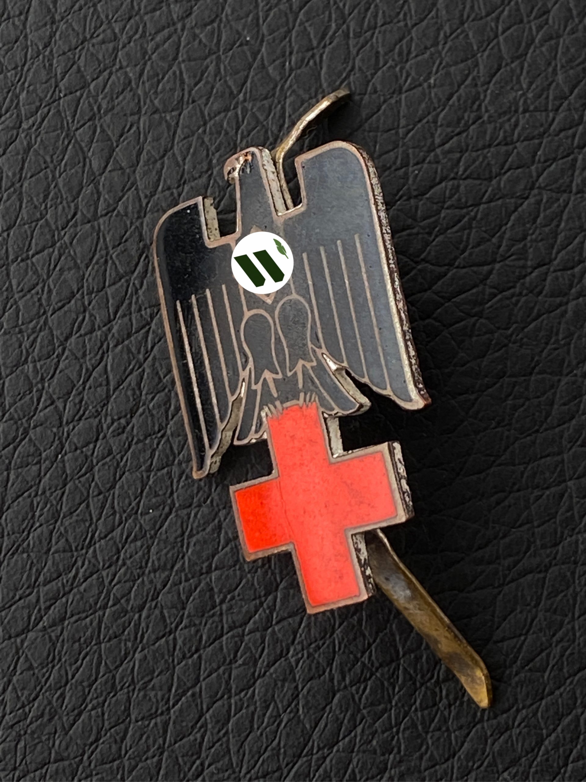 Немецкий Красный Крест 1933-45 года. Кокарда раннего типа на фуражку.