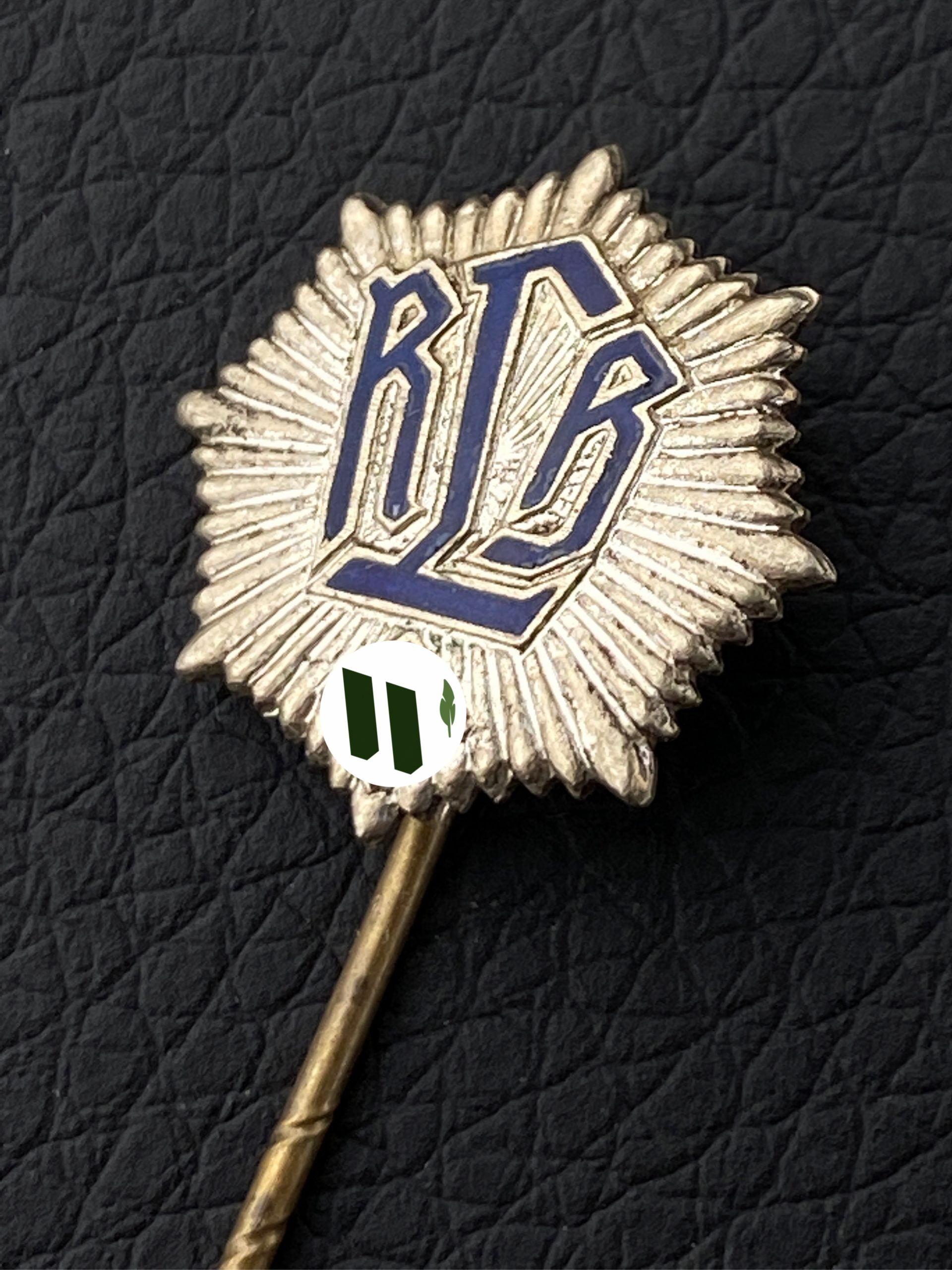 Членский знак RLB – Reichsluftschutzbund (Имперский союз противовоздушной обороны).