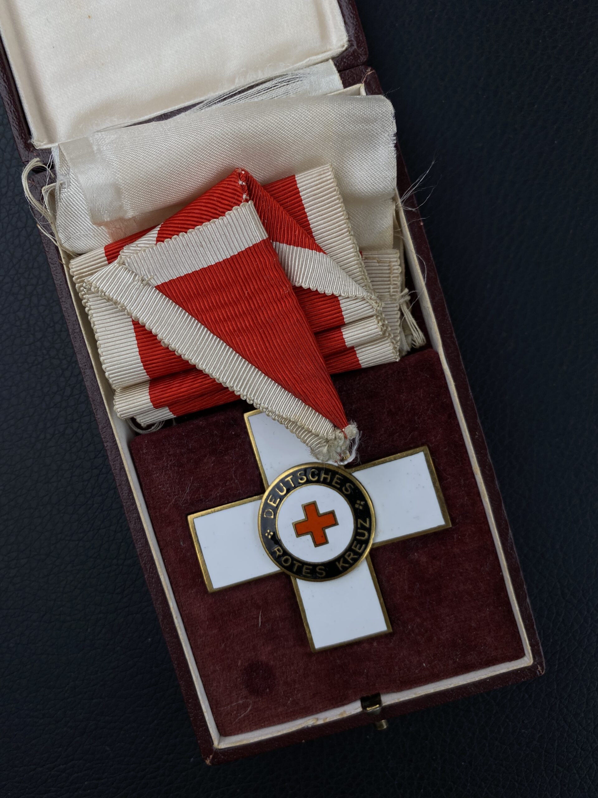 Орден Немецкого Красного Креста 1-го класса в оригинальном футляре (модель1922-1934 гг.).