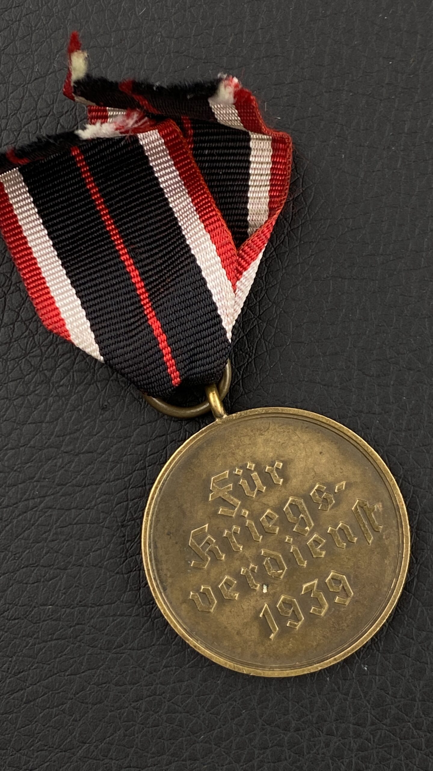 WARSTORY AUCTION - Медаль Креста военных заслуг.