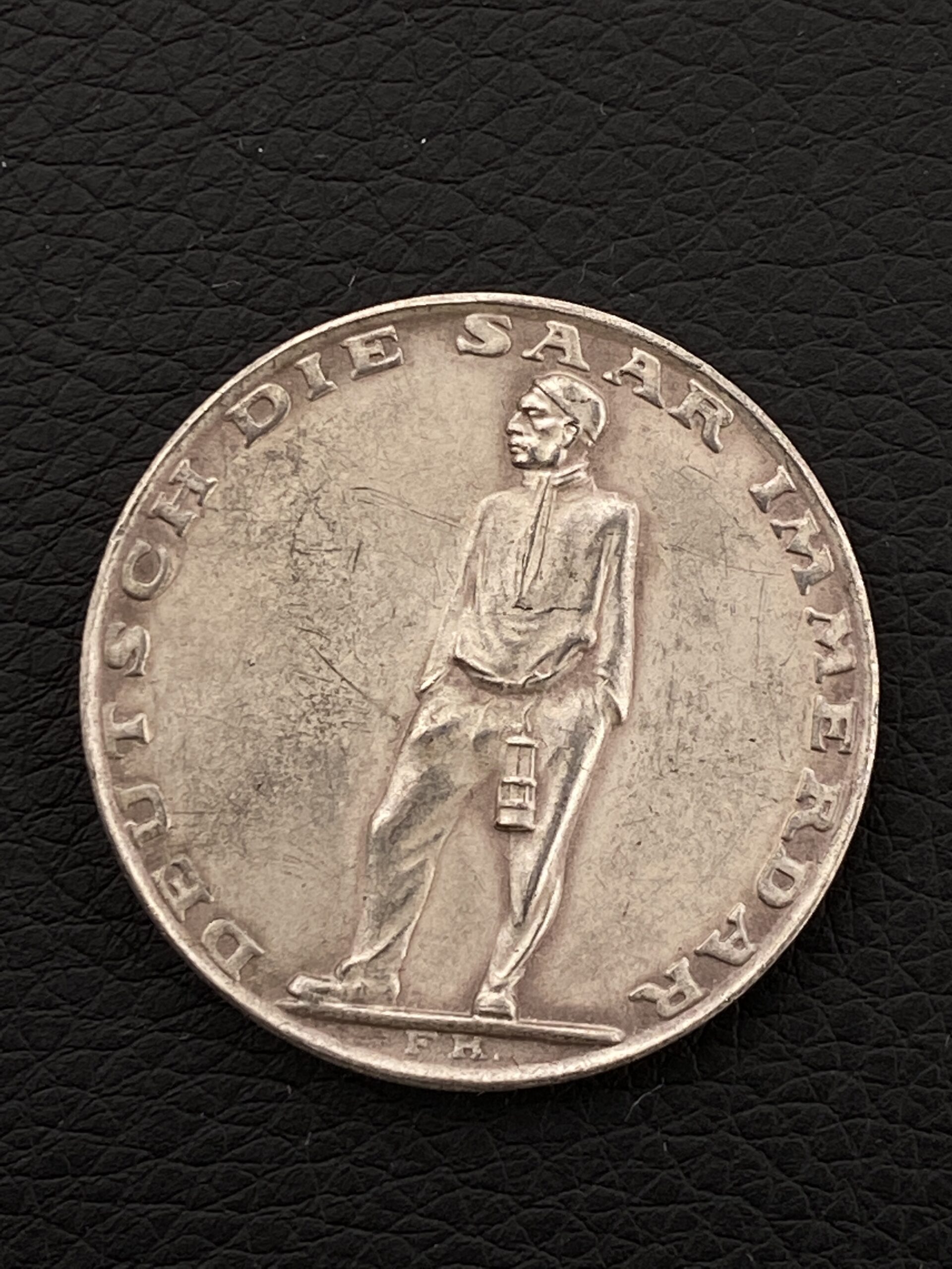 Медаль «В память о плебисците о присоединении Саара» 1935. Серебро, диаметр 36 мм.