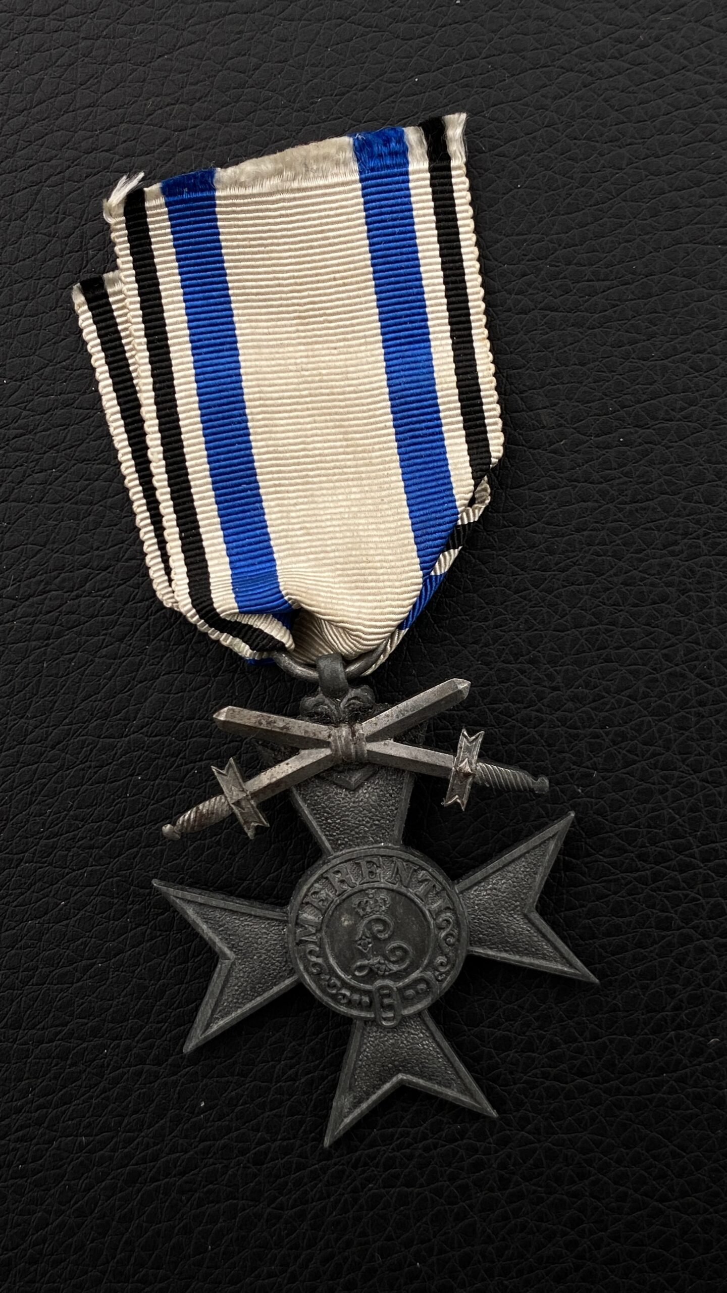 Баварский крест «За военные заслуги» с мечами (нем. Militär-Verdienstkreuz).