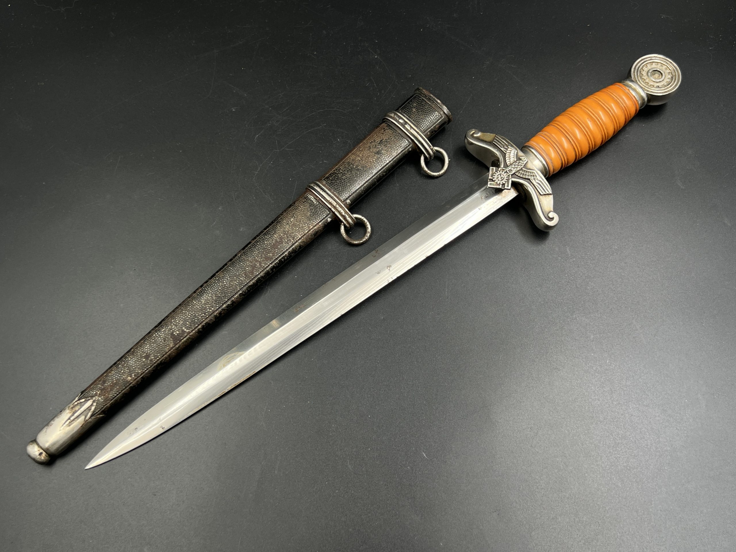 Кортик офицерского состава немецкой службы технической помощи TeNo, Carl Eickhorn, парные номера 2002. От Алексея С.