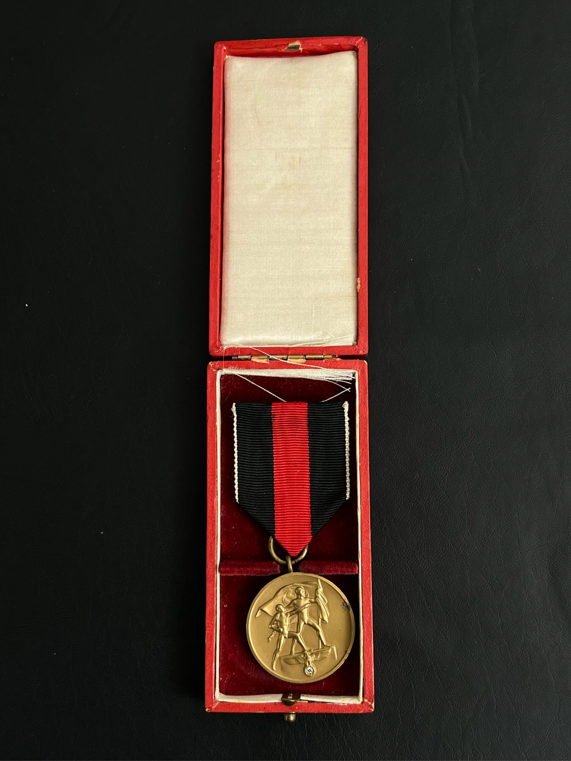 Медаль «В память 1 октября 1938 года» в коробке