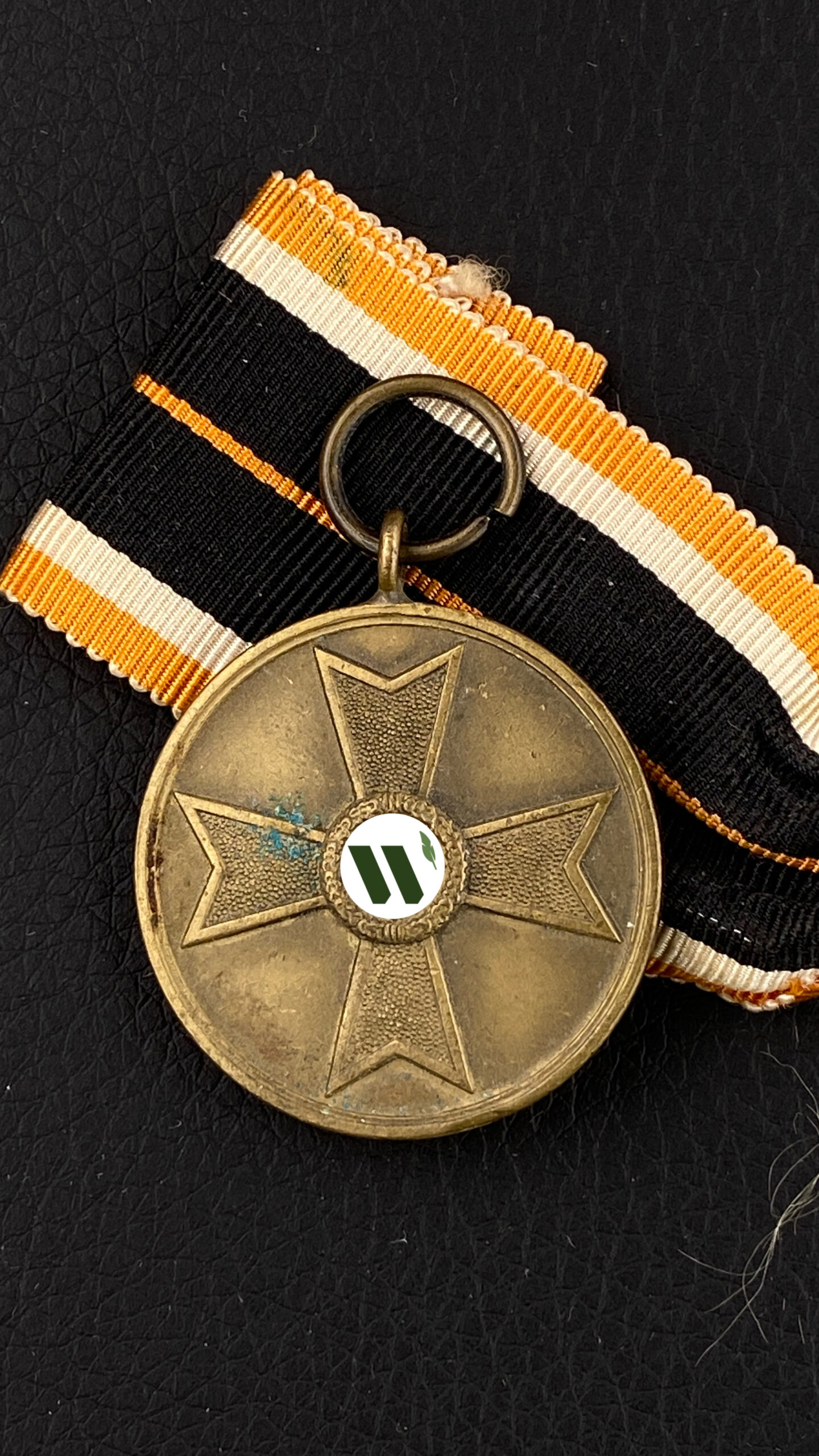 Медаль Креста Военных Заслуг. На ранней рыжей ленте.