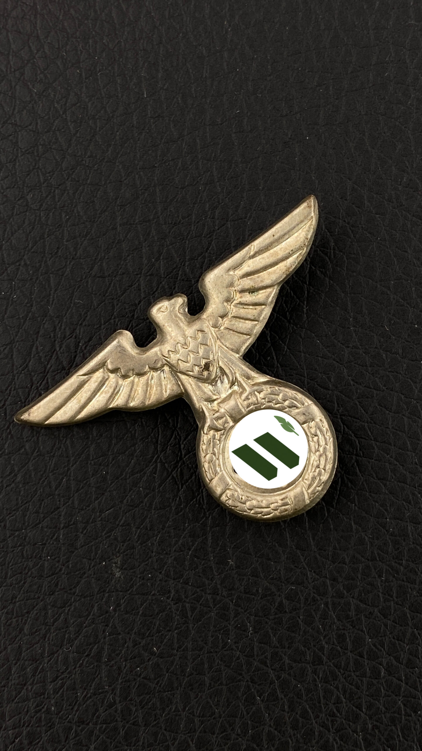Ранняя кокарда СС/СА/НСДАП для ношения на кепи или фуражке СС.