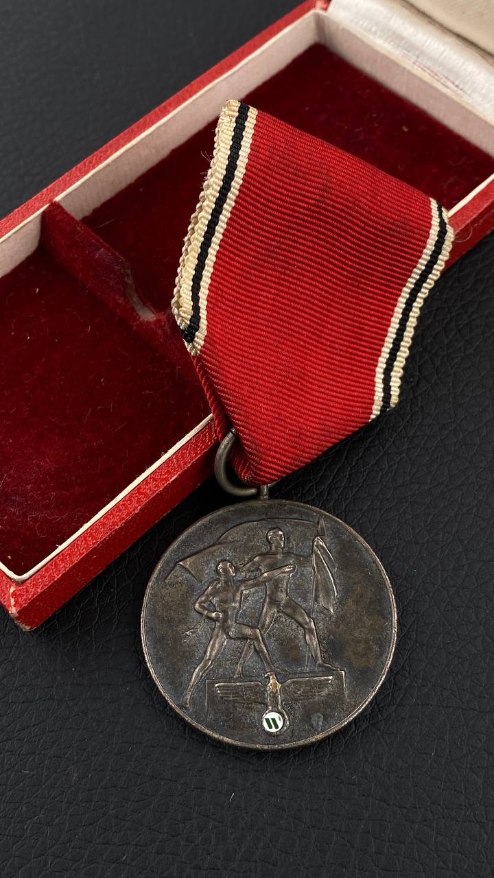 Медаль «В память 13 марта 1938 года» в футляре от Алексея С.