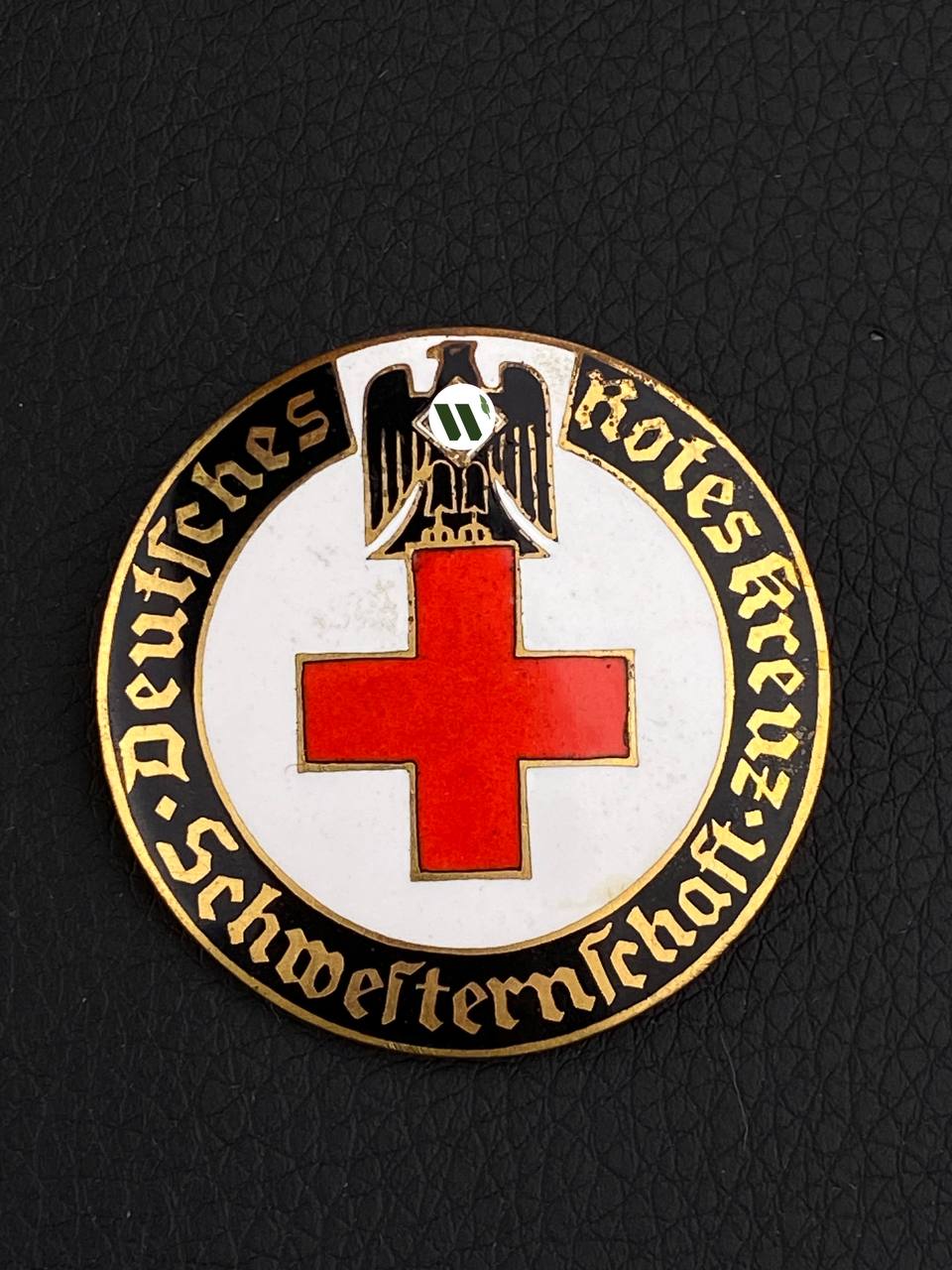 Брошь старшей медсестры «Deutsches Rotes Kreuz — Schwesternschaft». г. Карлсруэ, номер 1003.