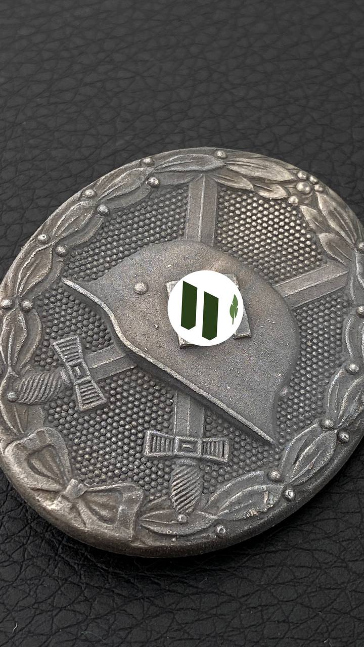WARSTORY AUCTION - Знак за ранение в серебре образца 1939 г. Цинк.