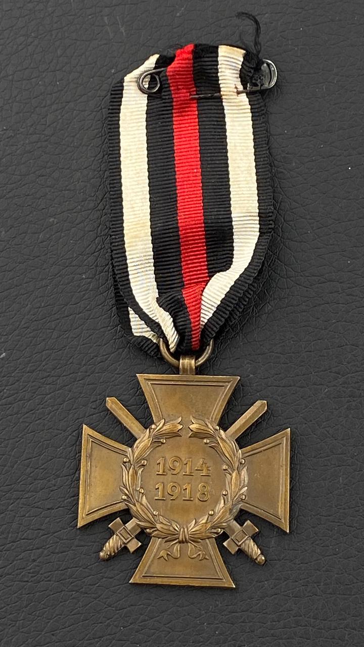  Почетный крест Мировой войны 1914–1918 годов с мечами. [Paul Meybauer] Клеймо - 32 R.V.PFORZHEIM.  Почетный крест Мировой войны 1914–1918 годов с мечами. [Paul Meybauer] Клеймо - 32 R.V.PFORZHEIM. 