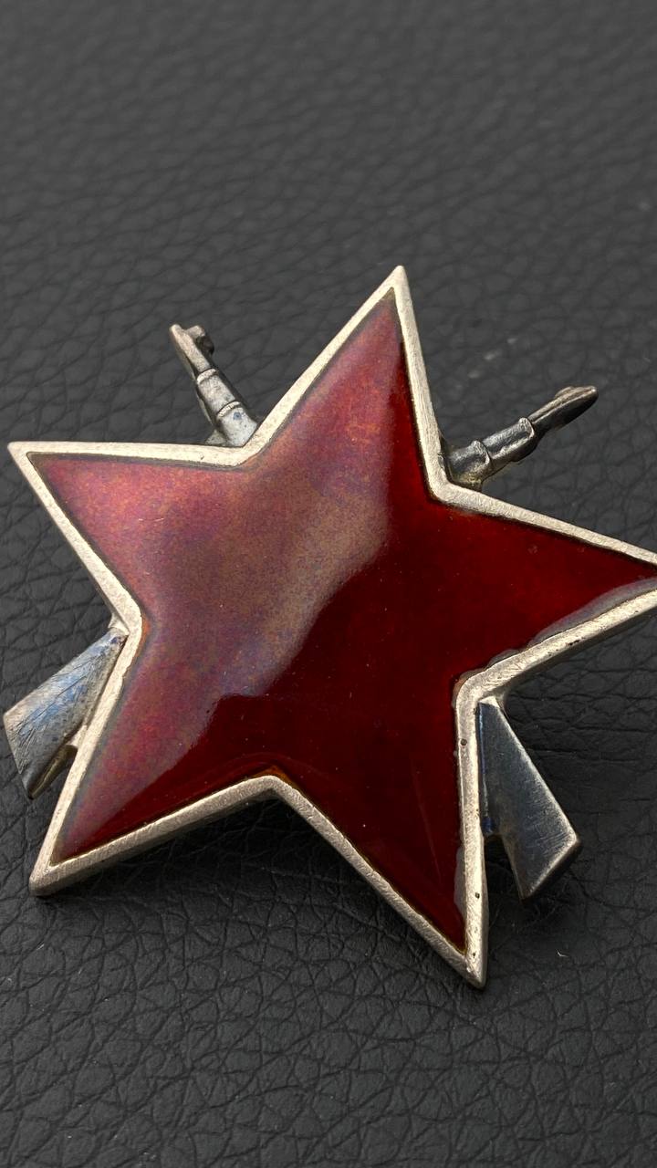 Югославский Орден Партизанской звезды 3-й степени 1943 год.  Производство “Мондвор”, серебро, горячая эмаль, номерной. 