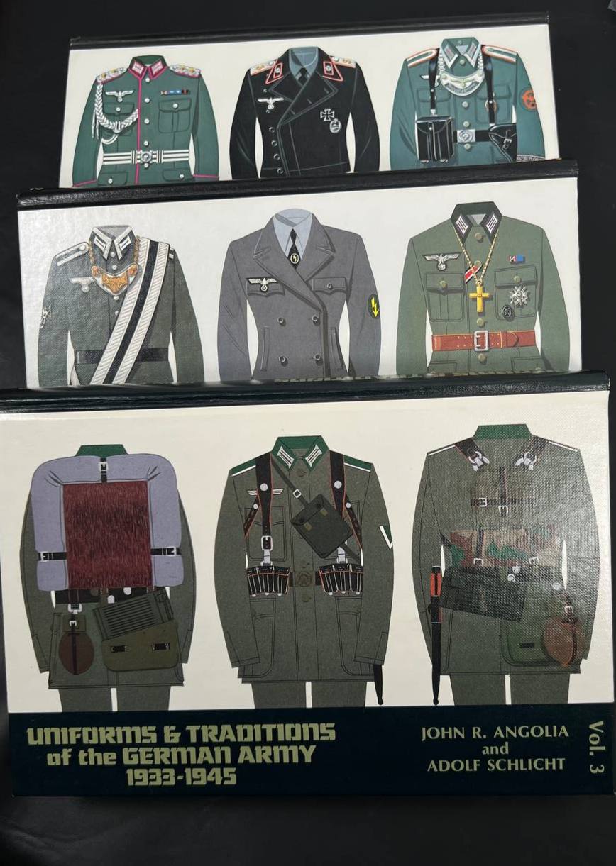 Книги John R. Angolia Uniforms&Traditions of the Germany 1933-1945