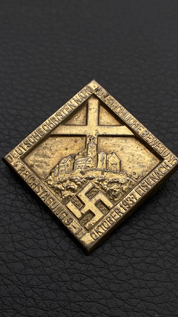Значок, посвященный Национально-церковному движению «Немецких христиан» в рамках 4-го Reichstagung, прошедшему в октябре 1937 г. в Эйзенахе.