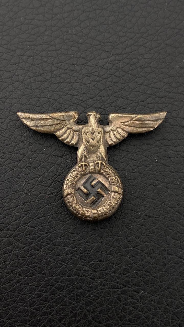 Ранняя кокарда СС/СА/НСДАП для ношения на кепи или фуражке.
