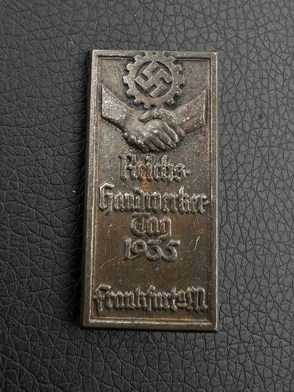 Значок в честь Дня ремесленника во Франкфурте 1935 г.