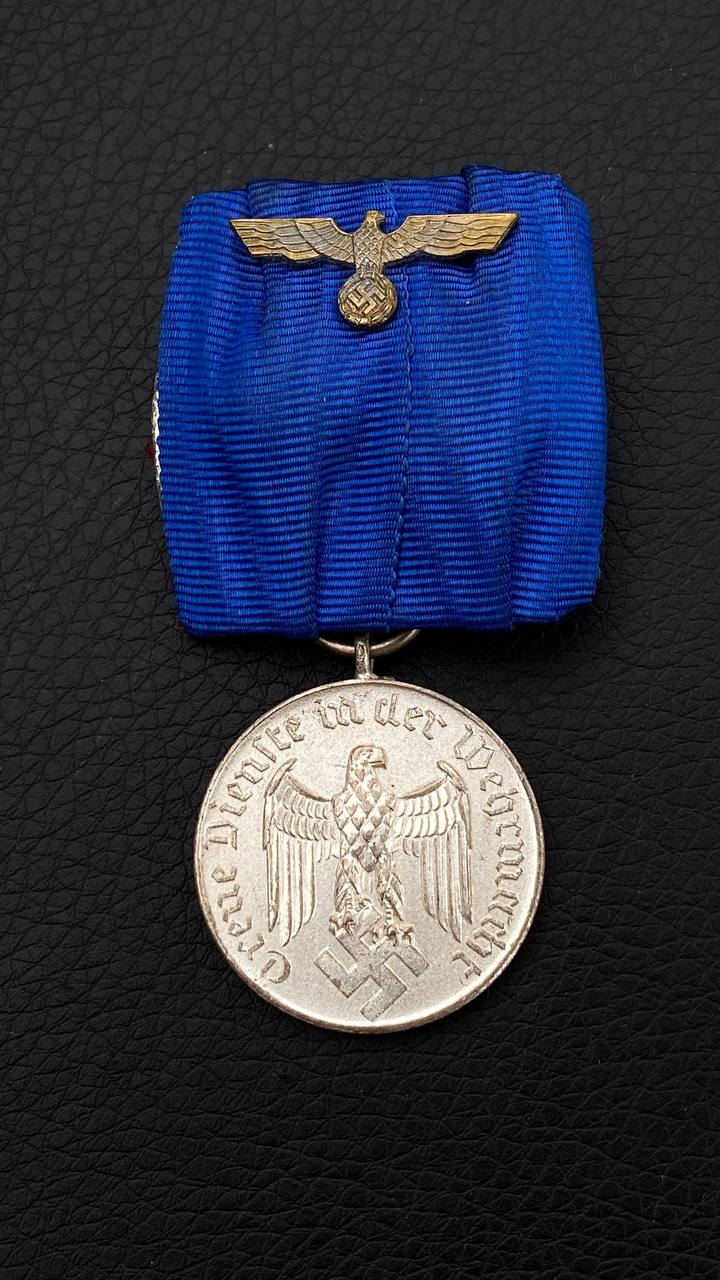 Медаль за выслугу 4 года на одиночной колодке с пристежкой в виде имперского орла