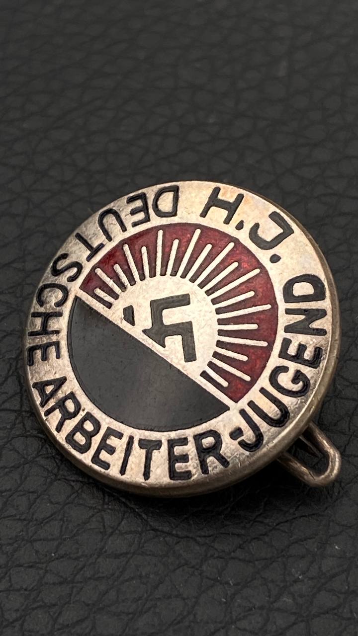 Членский знак Deutsche Arbeiter-Jugend от Алексея С.
