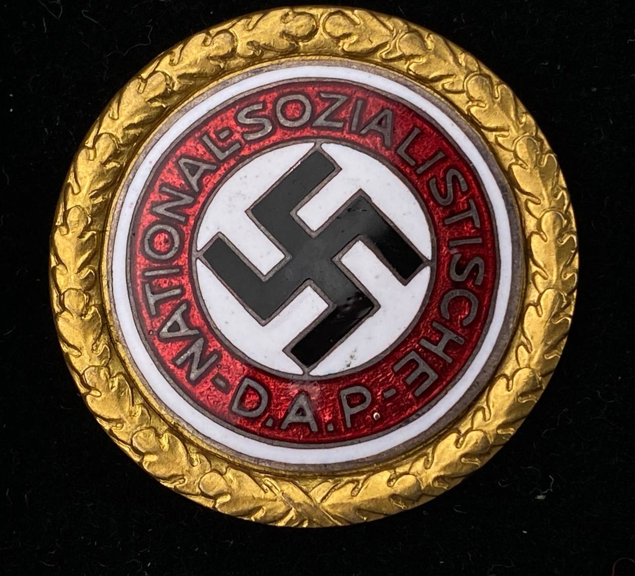 Большой партийный знак в золоте. (нем. Goldenes Ehrenzeichen der NSDAP) MINT!!! От Алексея С.