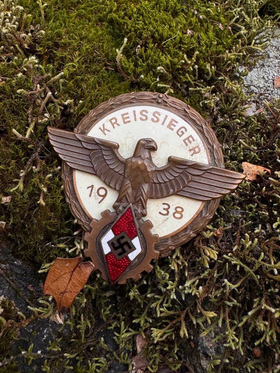 Знак победителя районных соревнований Гитлерюгенд- Kreissieger 1938. От Алексея С.