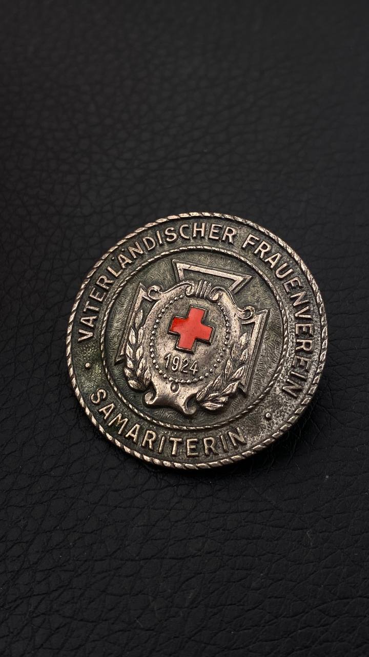 Vaterlandisher Frauenverein vom Roten Kreuz (VFV). Отечественный женский союз Красного Креста.Брошь самаритянки.
