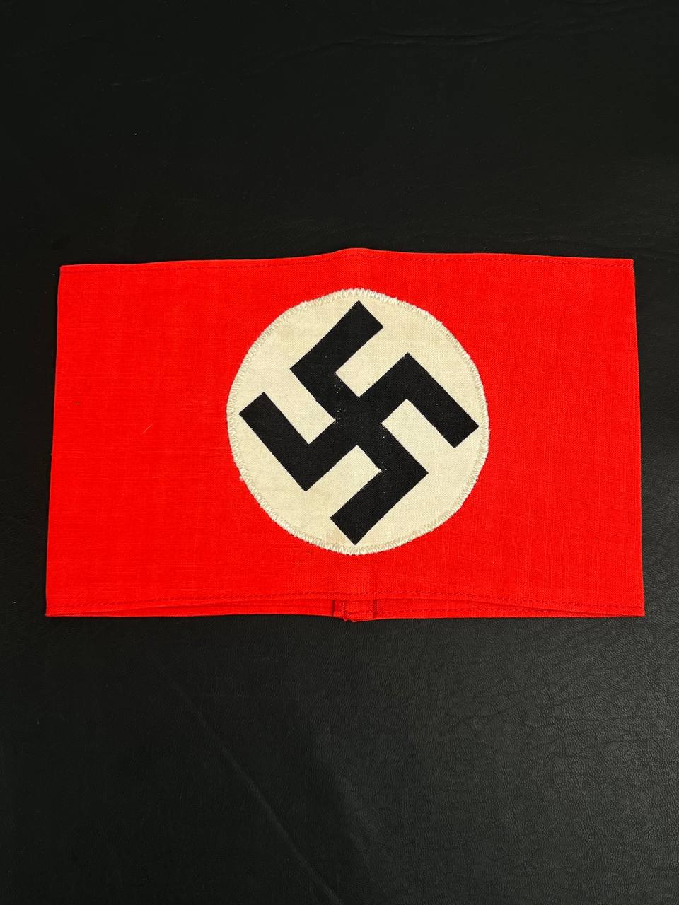 Нарукавная повязка NSDAP.
