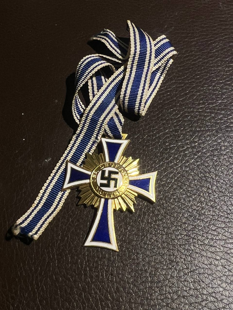 Почётный крест немецкой матери в золоте. От Алексея С.