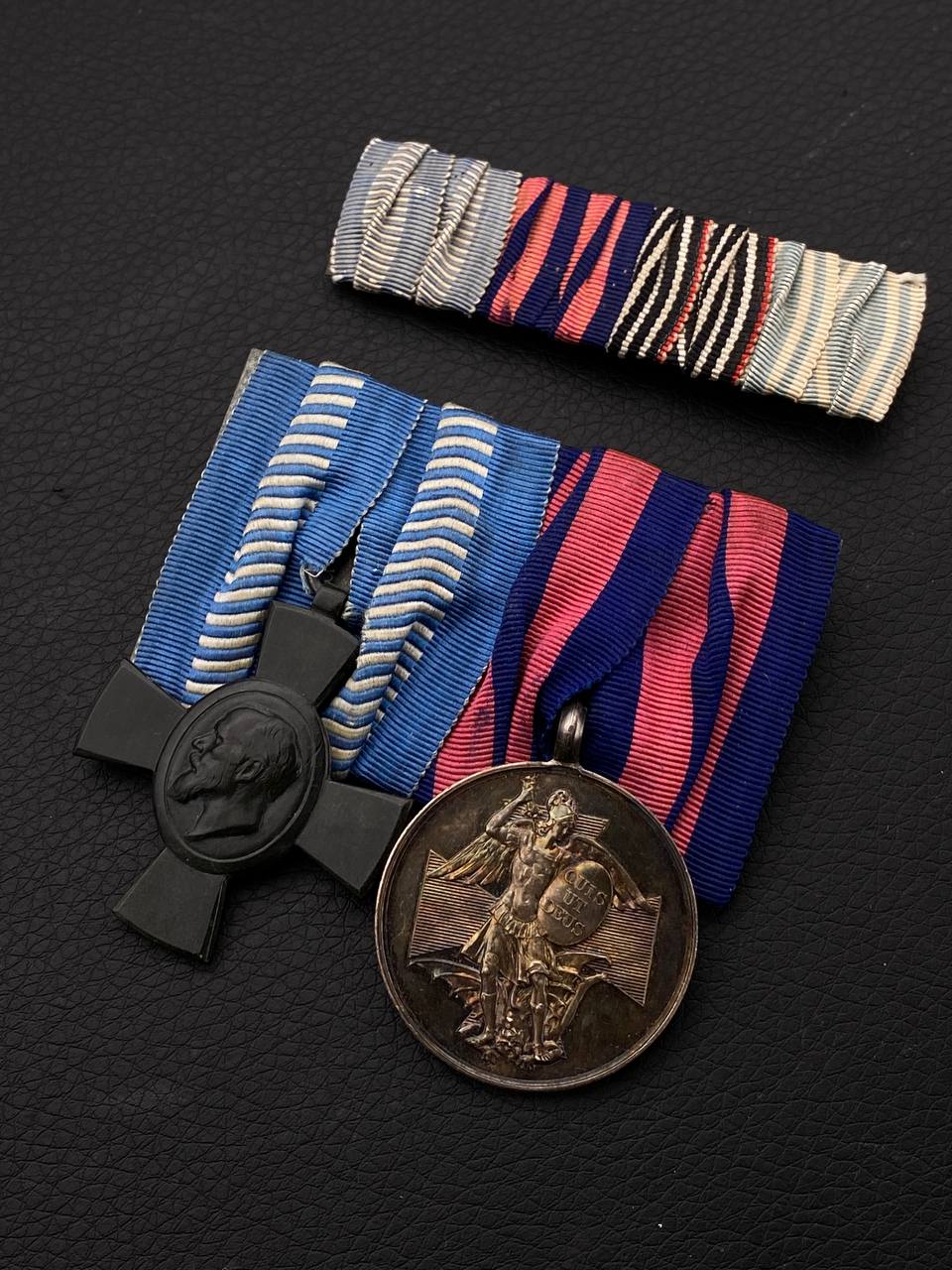 Орденская колодка на две награды периода Первой Мировой войны, принадлежавшая государственному чиновнику королевства Бавария в комплекте с фельдшпангой