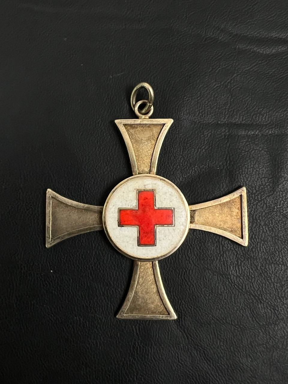 Сестринский крест (DRK – Deutsches Rotes Kreuz) в золоте 1922 г. за 25 лет службы. От Алексея С.