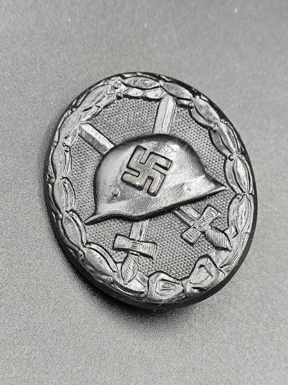 Знак за ранение в черном 1939 г. Клеймо “3” – Вильгельм Доймер.