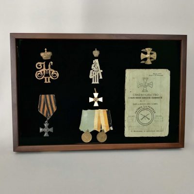 Витрина из ореха 30,5 х 46 см