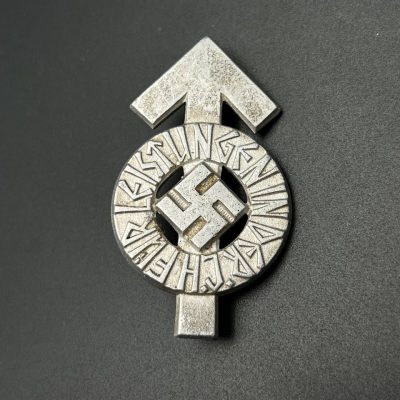  Спортивный знак подразделений HJ образца 1934 года в серебре. [GUSTAV BREHMER] RZM код: M1/101. Номерной - 228531. От Алексея С.