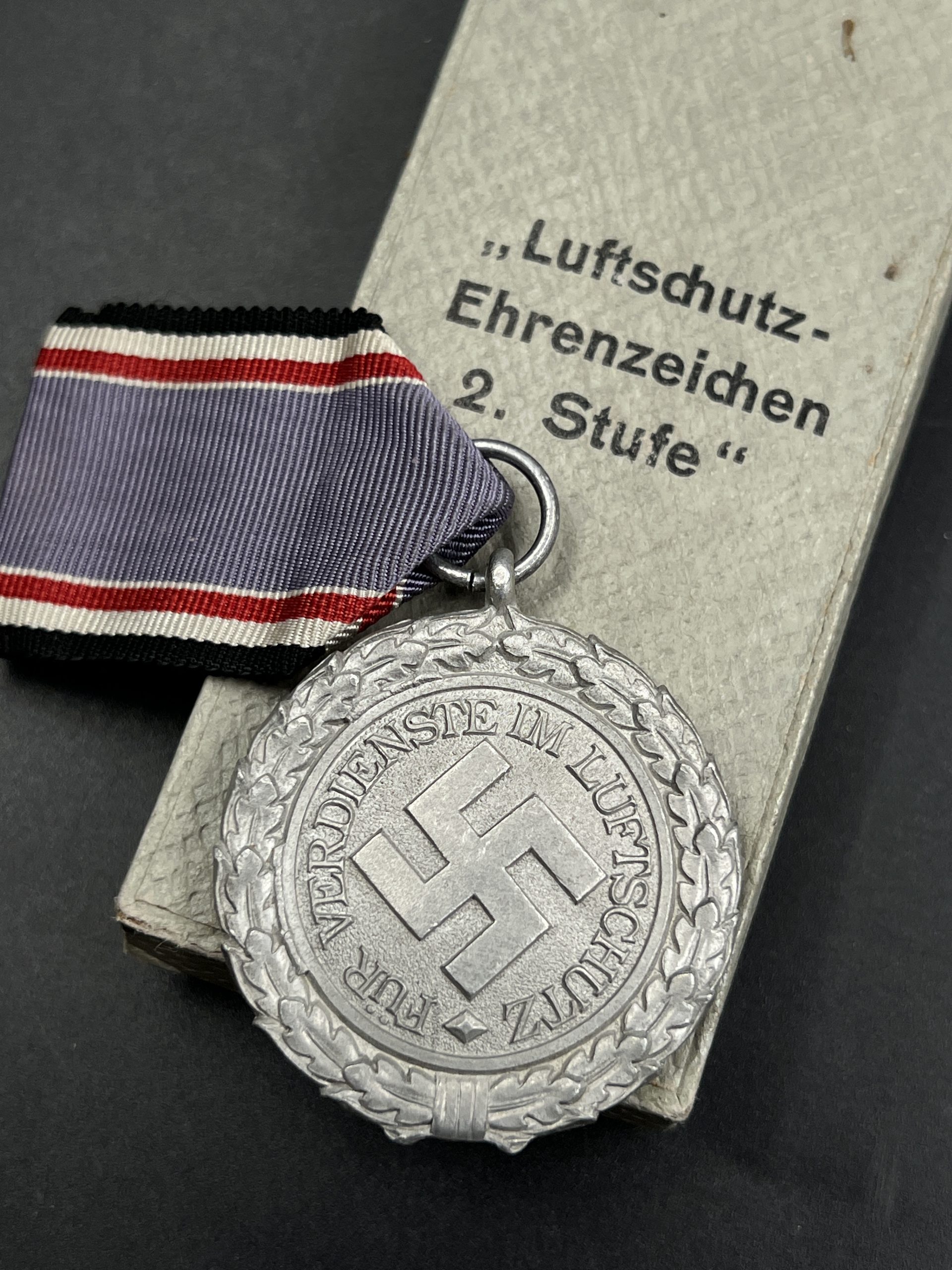 Медаль за службу в ПВО Люфтшутц (нем. “Luftschutz – Ehrenzeichen”) в футляре. От Алексея С.
