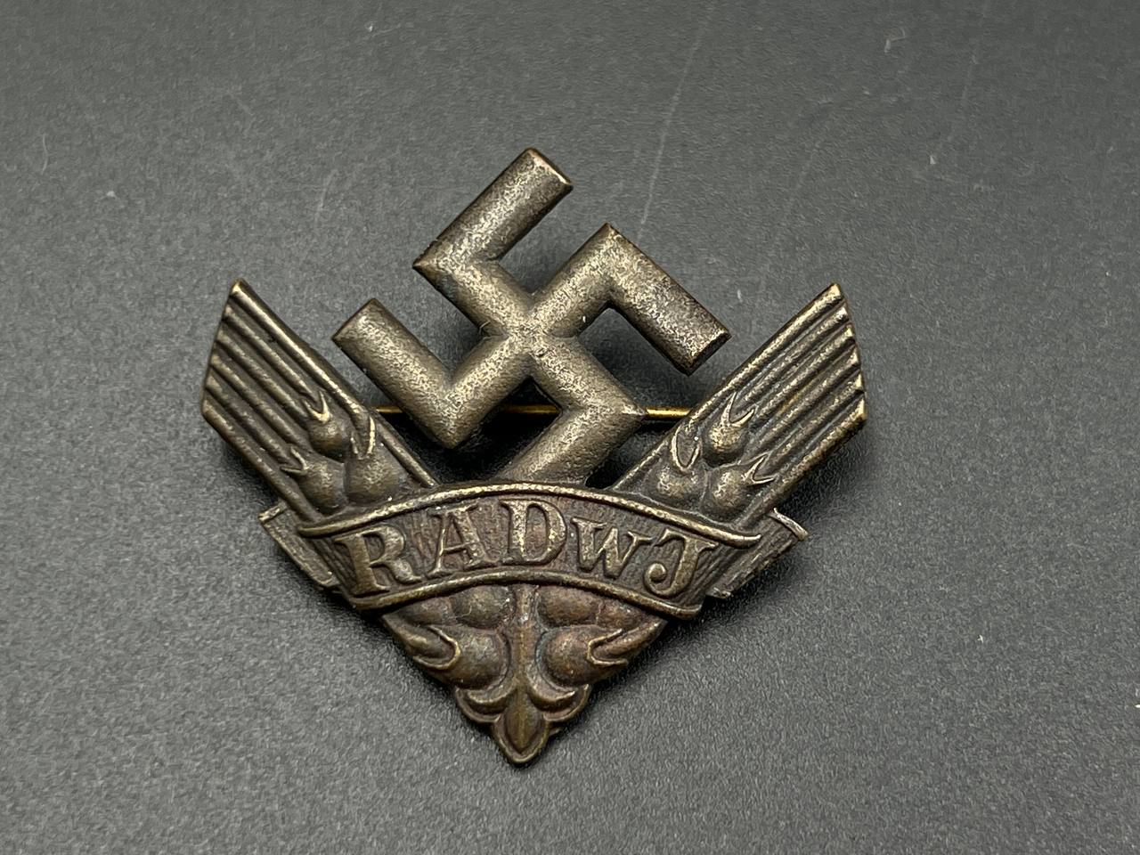 Женская брошь RAD, от Алексея С.