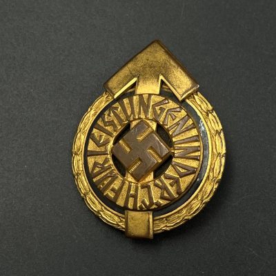  Спортивный знак лидера подразделений HJ образца 1934 года в золоте. [GUSTAV BREHMER] RZM код: M1/101. Номерной - 13791. От Алексея С.