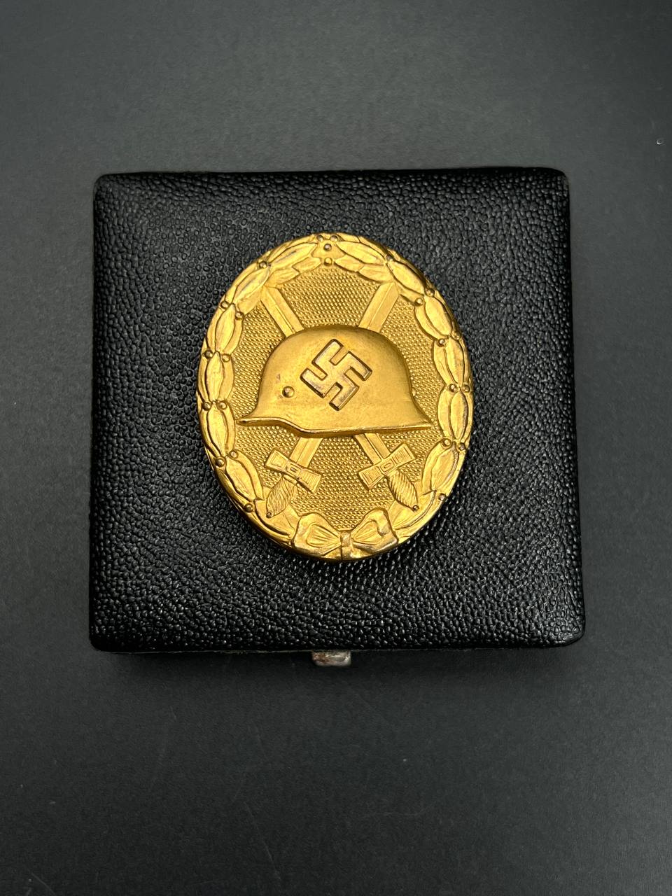  Нагрудный знак 