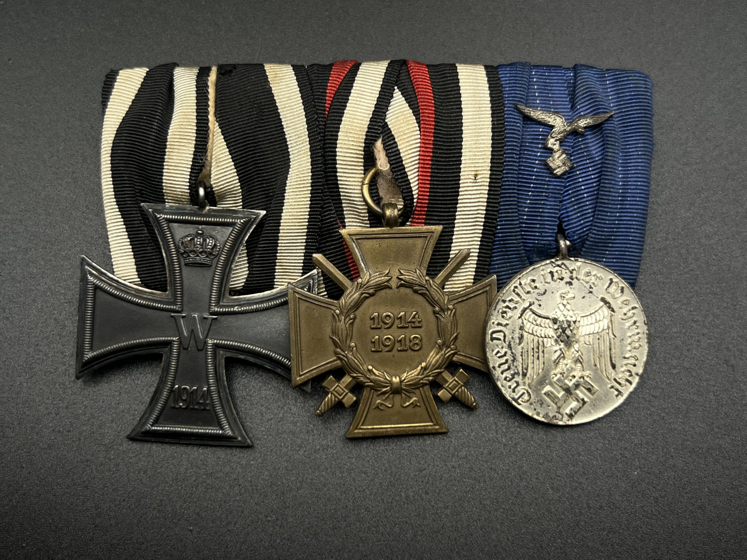Колодка на 3 награды. Железный крест 2 класса 1914, почетный крест 1 Мировая война, выслуга люфтваффе.