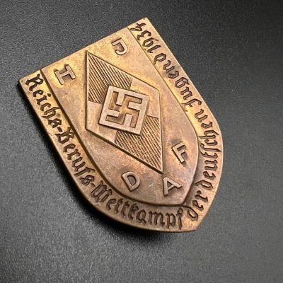  Знак cпортивных игр HJ и DAF. От Алексея С.