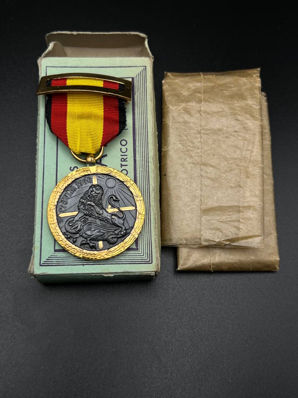 Испанская медаль за Гражданскую войну 1936 года в коробке. От Алексея С.