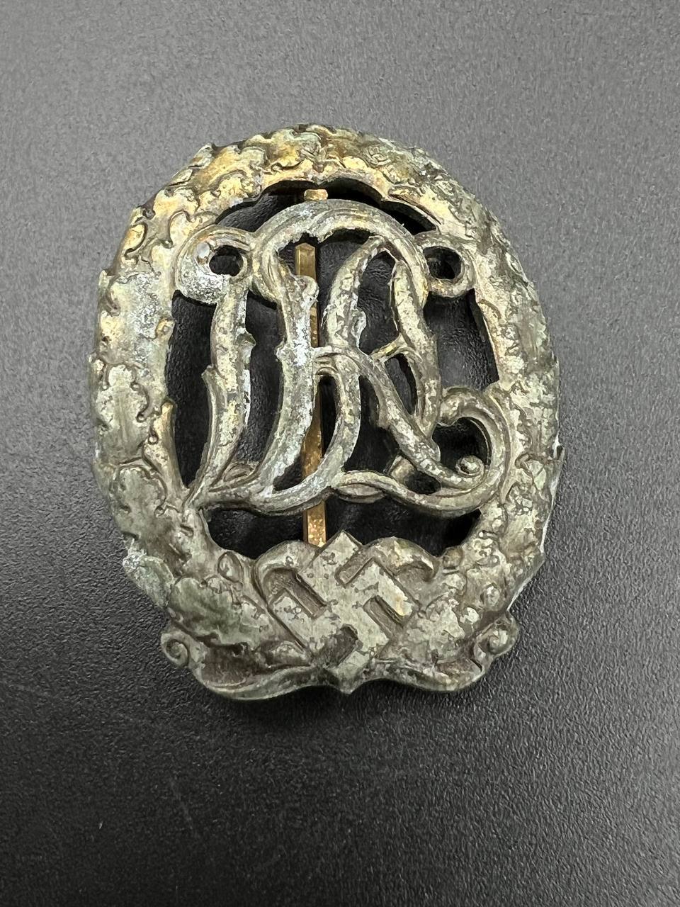 Спортивный знак ДРЛ (Deutsche Reichsbund für Leibesübungen) в золоте.  Редкий производитель Ф. Ком. От Алексея С.