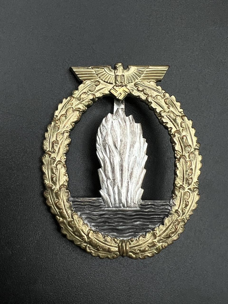 Знак для экипажа минного тральщика. Дизайн Рудольфа Карнета, бунтметалл. От Алексея С.