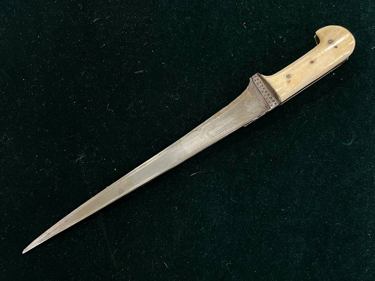 Пишхаб, Афганистан. Конец 19-начало 20 в. Рукоять моржовая кость.