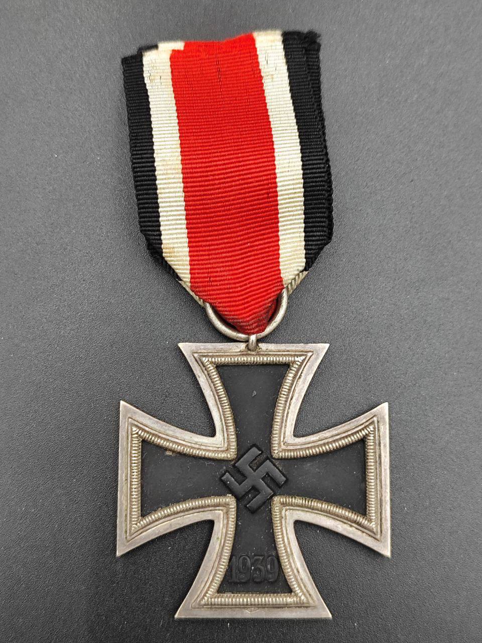 Железный крест 2-го класса 1939 г. Составной, магнитный. Клеймо “55” – производитель J.E. Hammer&Sohne.