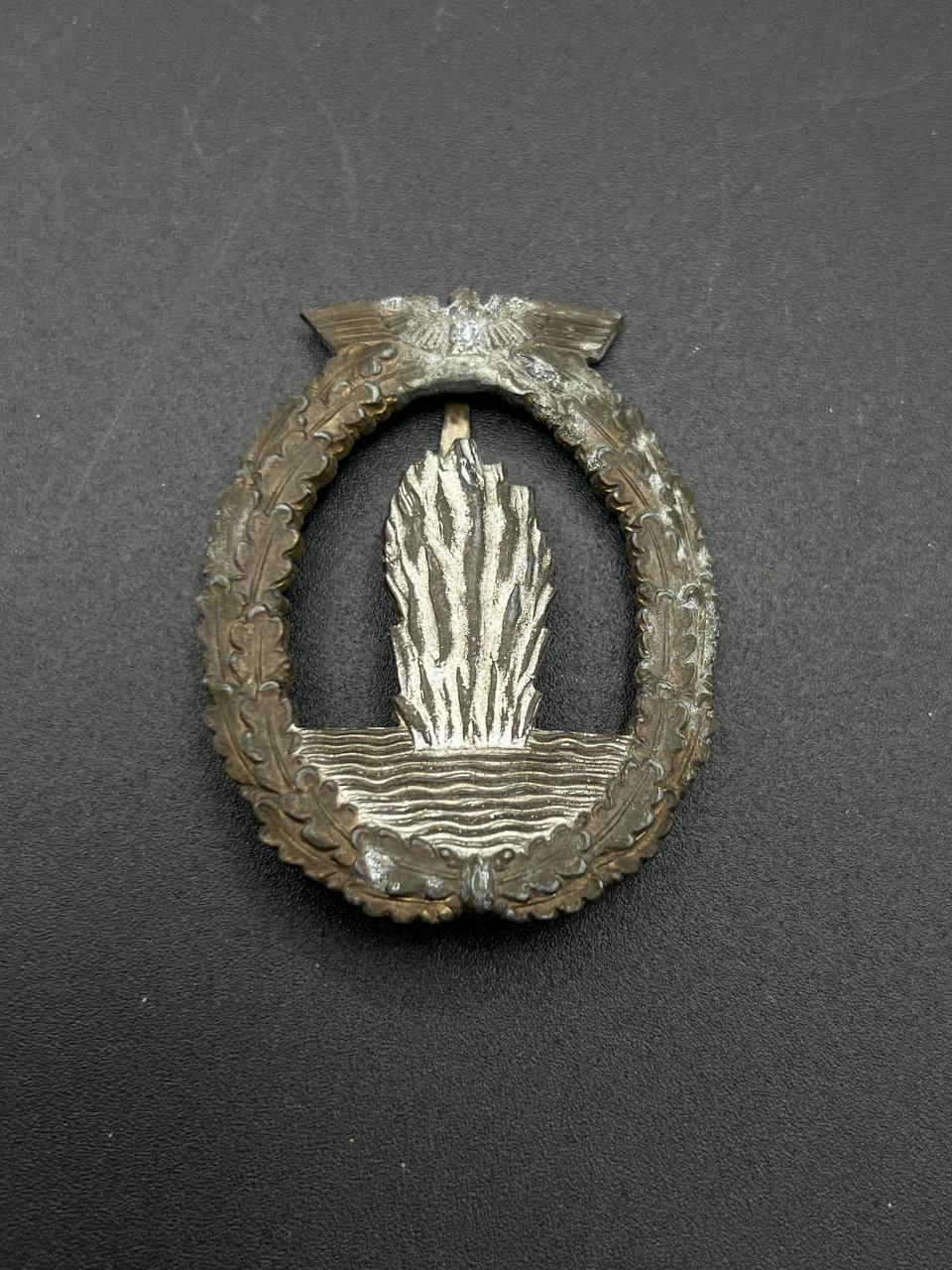 Нагрудный военный знак для экипажей минных тральщиков. От Алексея С.
