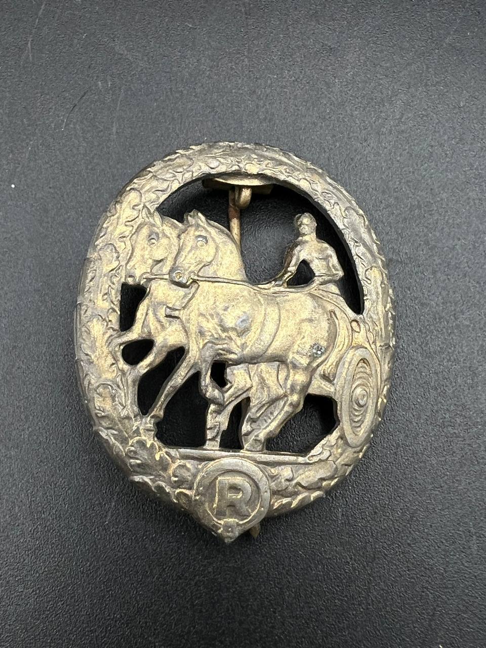 Квалификационный знак водителя повозки в золоте (German Horse Driver’s Badge 1st Class in Gold). От Алексея С.